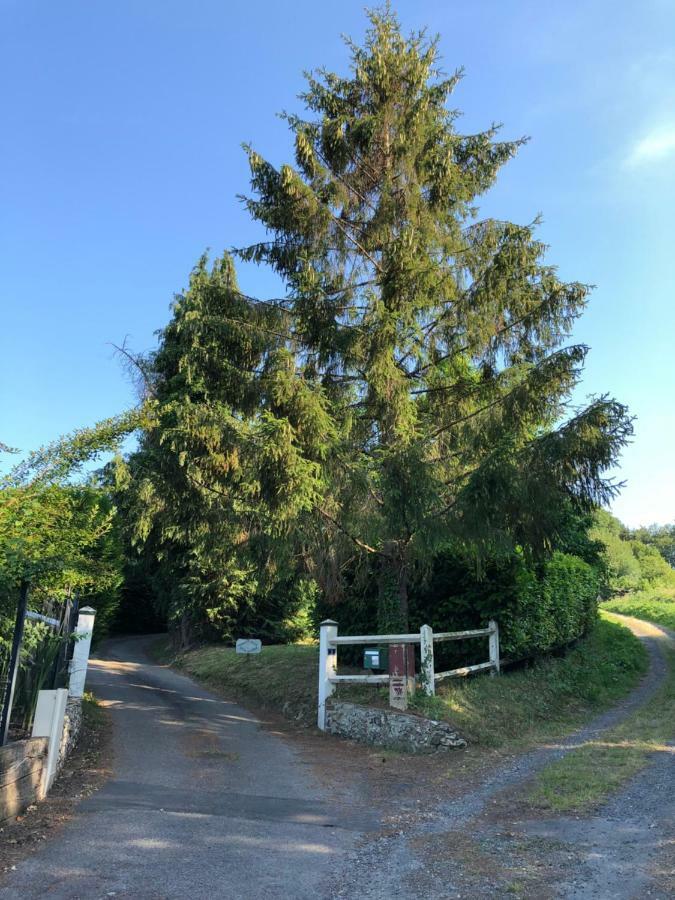 Aux Lettres Du Lavoir La Riviere-Saint-Sauveur Екстер'єр фото